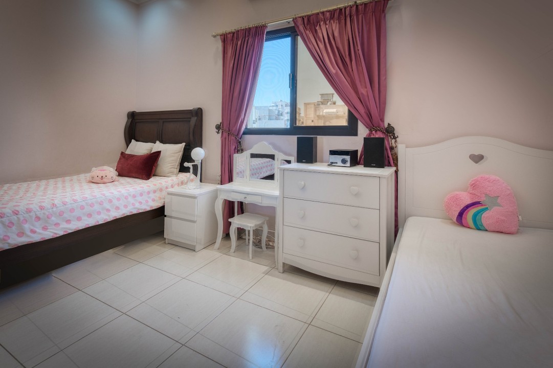 property 4353 image 1
