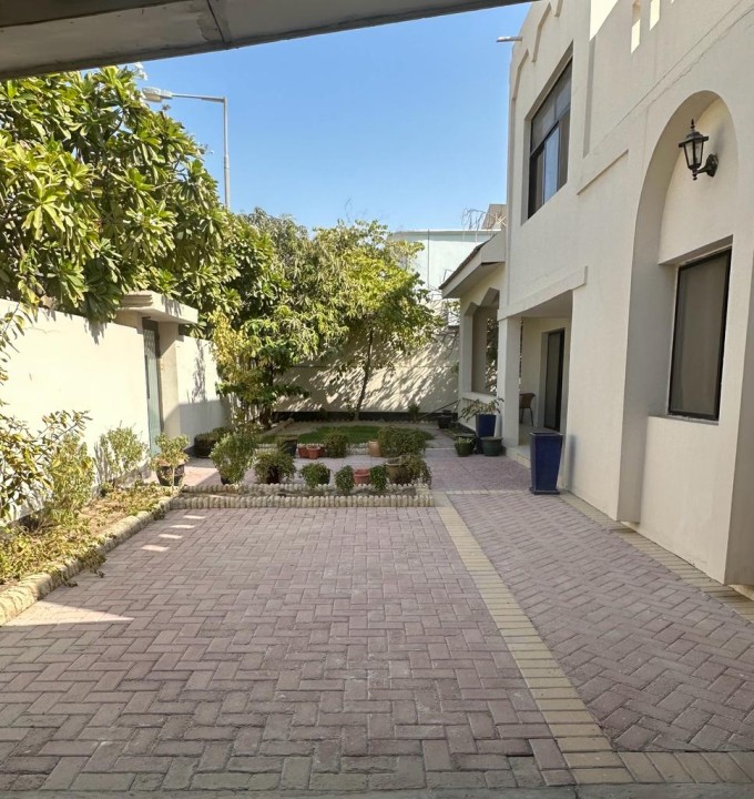 property 4425 image 0