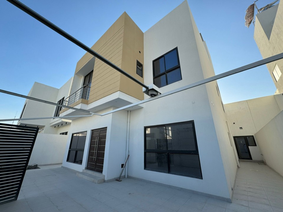 property 4977 image 0