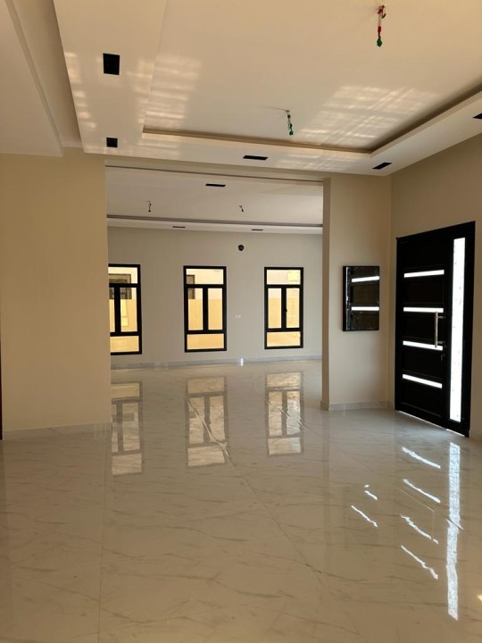 property 4996 image 3