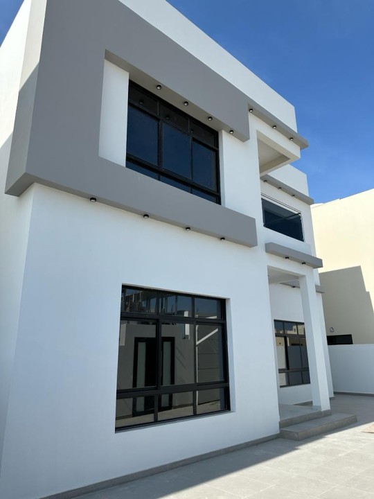 property 4996 image 0