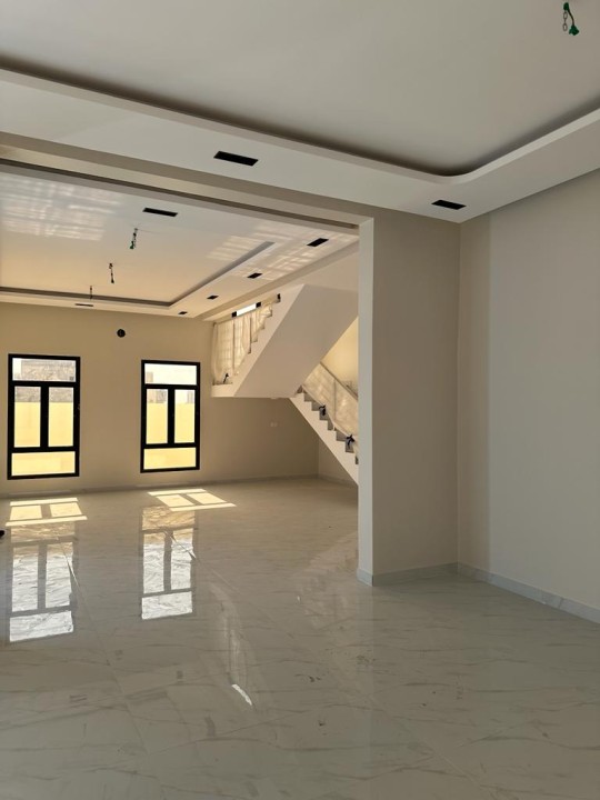 property 4996 image 4