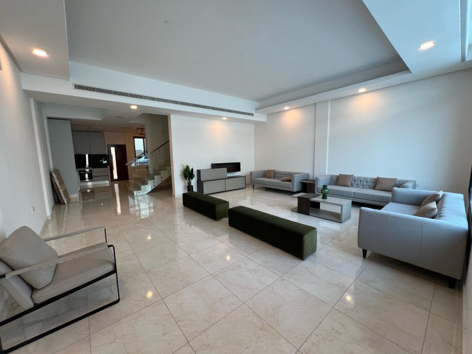 property 5205 image 0