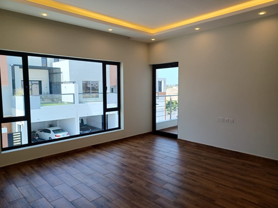 property 5607 image 0