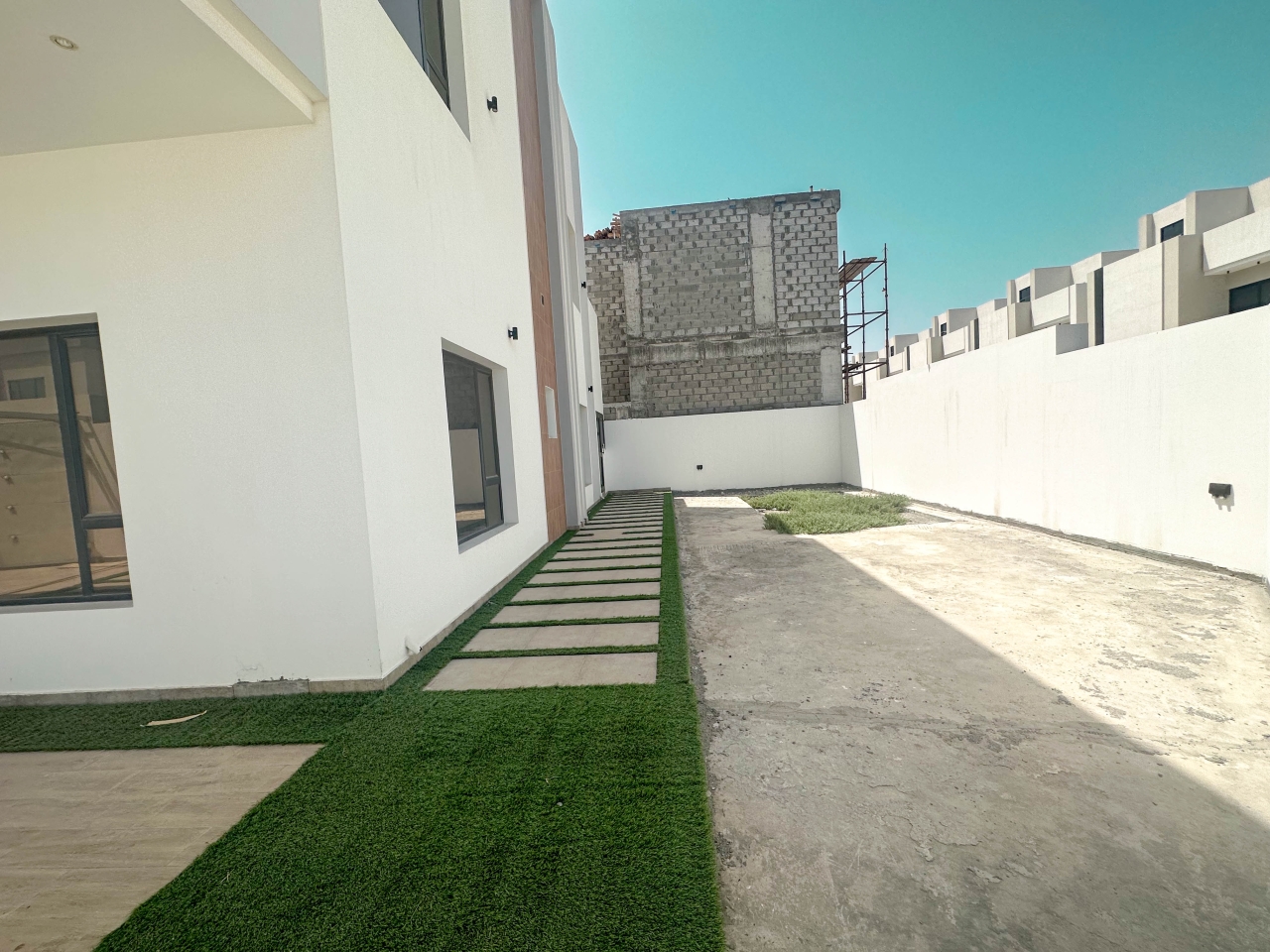 property 6750 image 4