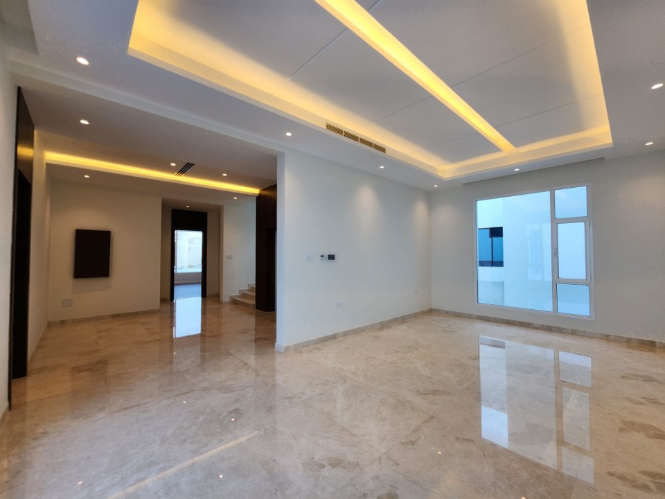 property 7105 image 0