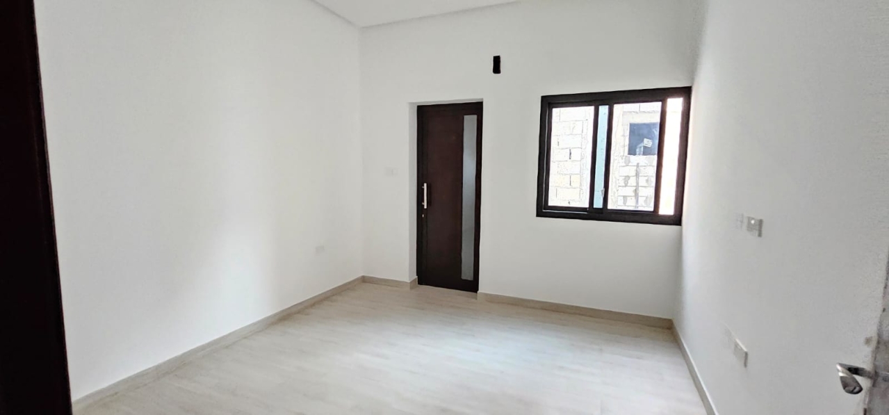 property 7168 image 0