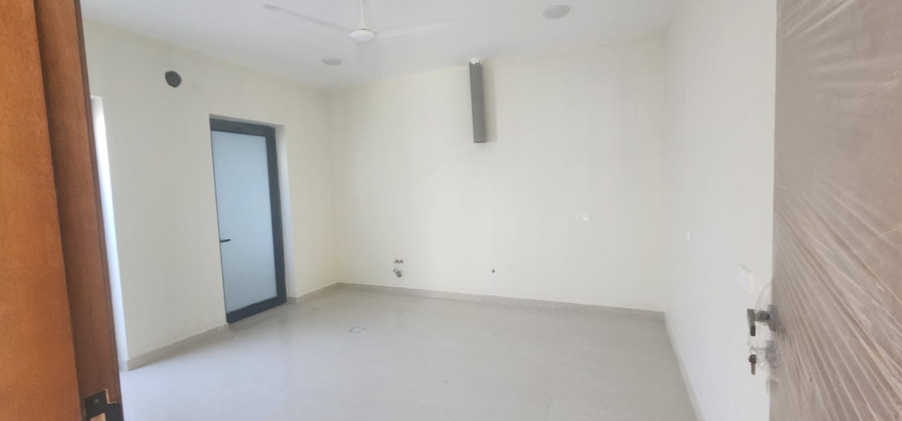 property 7353 image 3