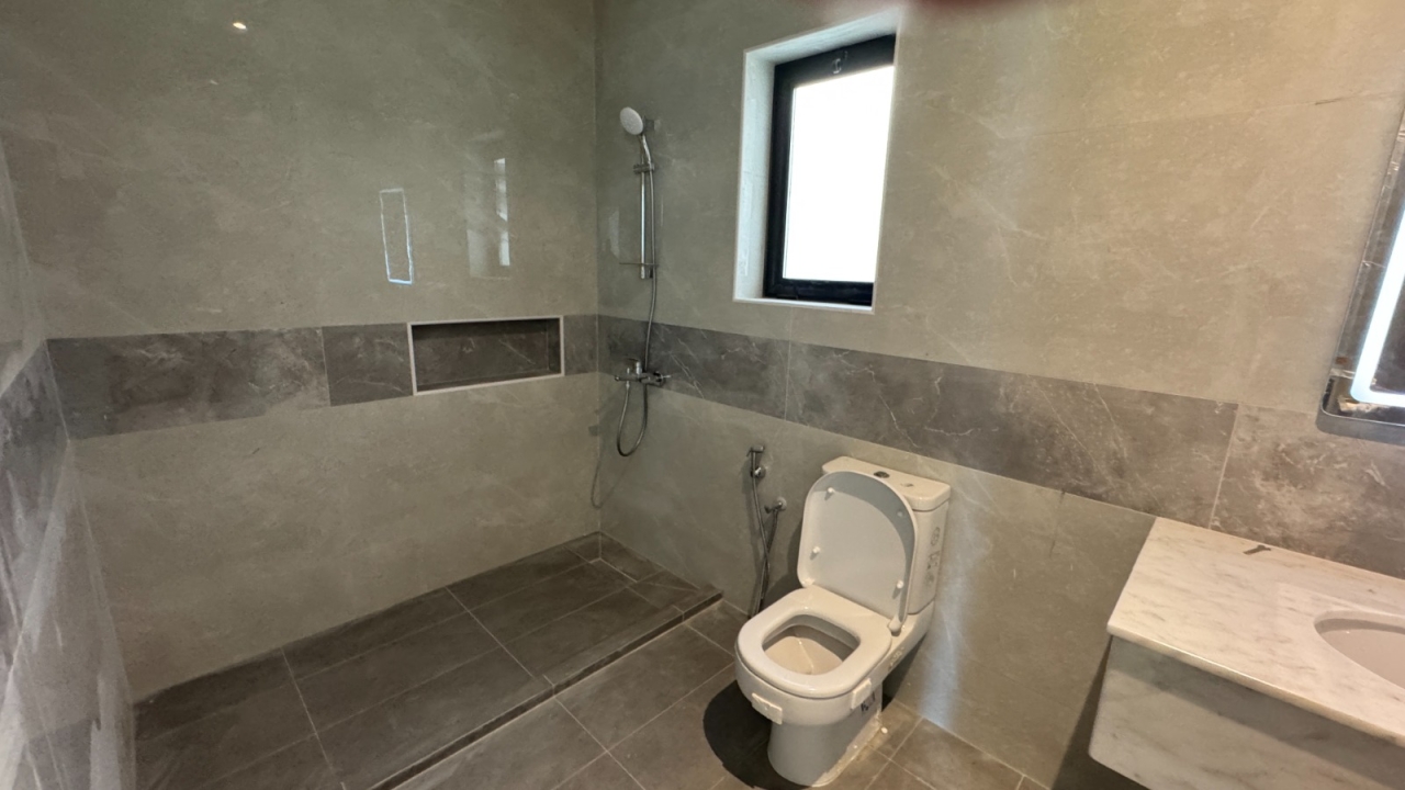 property 7400 image 1