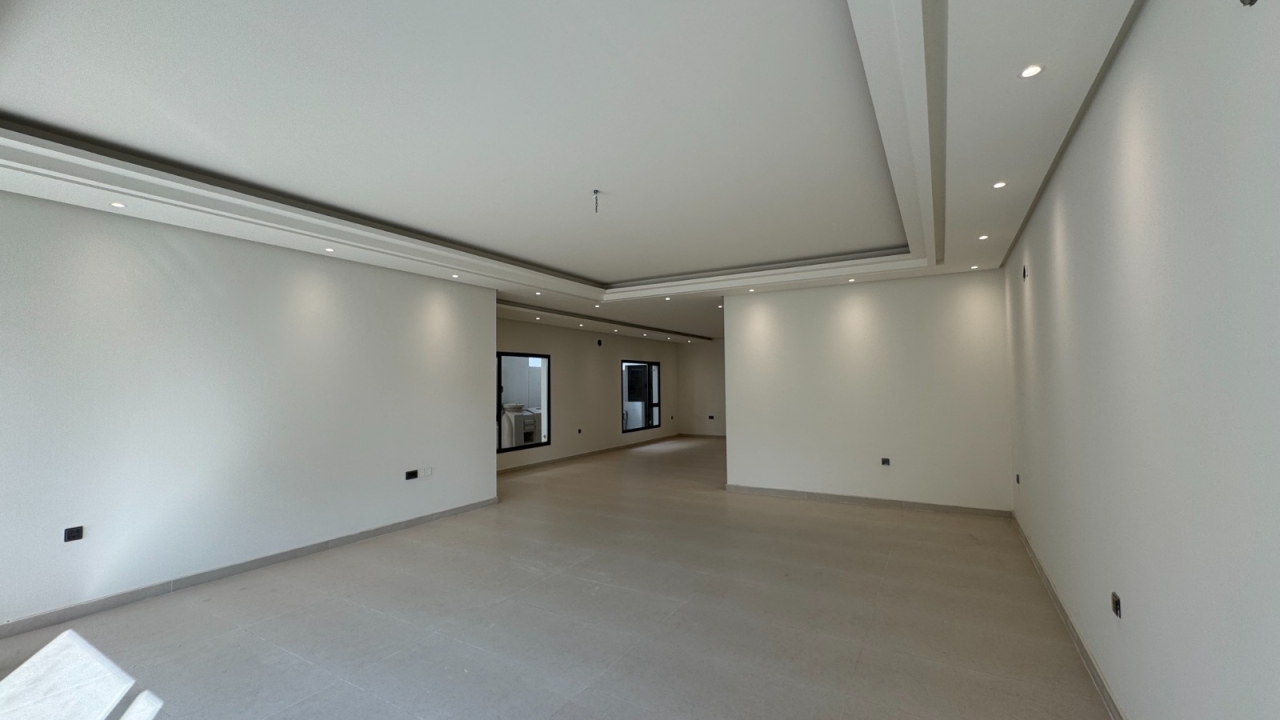 property 7400 image 6