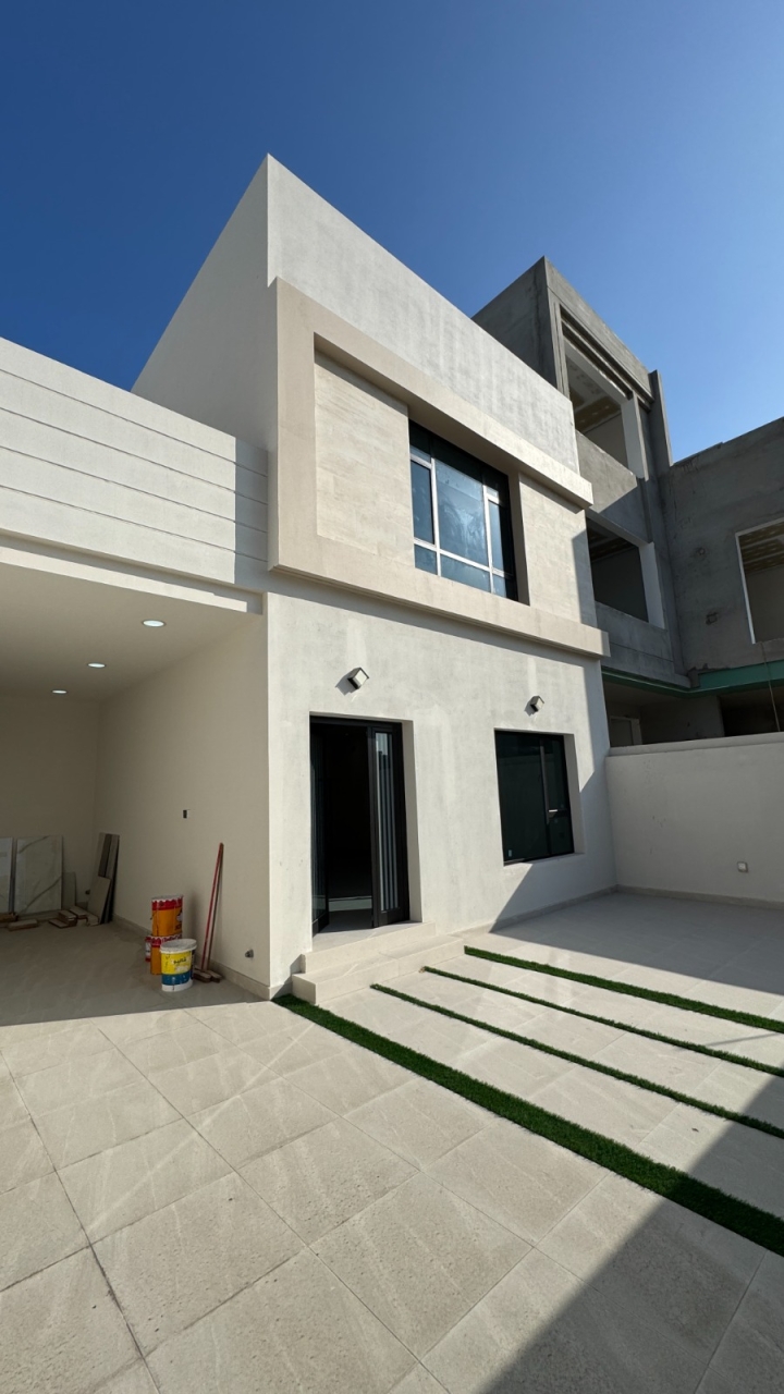 property 7400 image 0