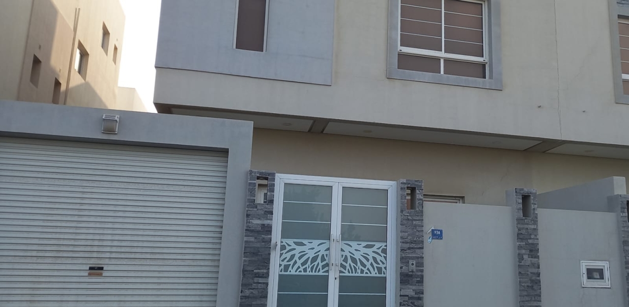 property 7504 image 0