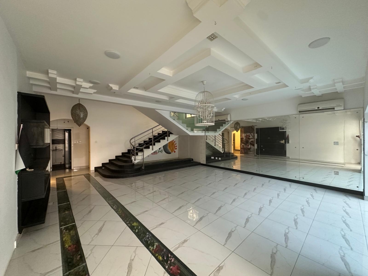 property 7527 image 0
