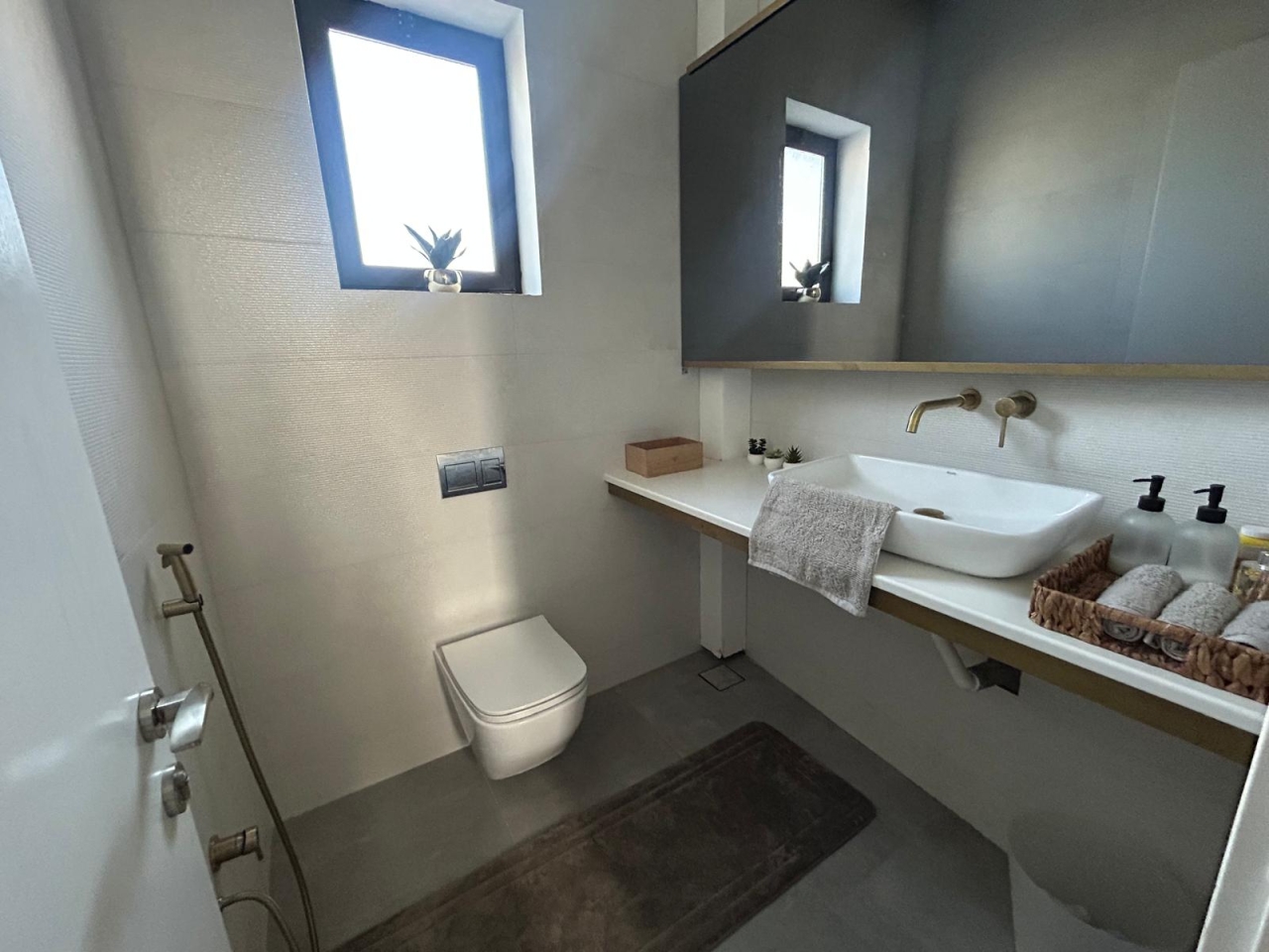 property 7544 image 4
