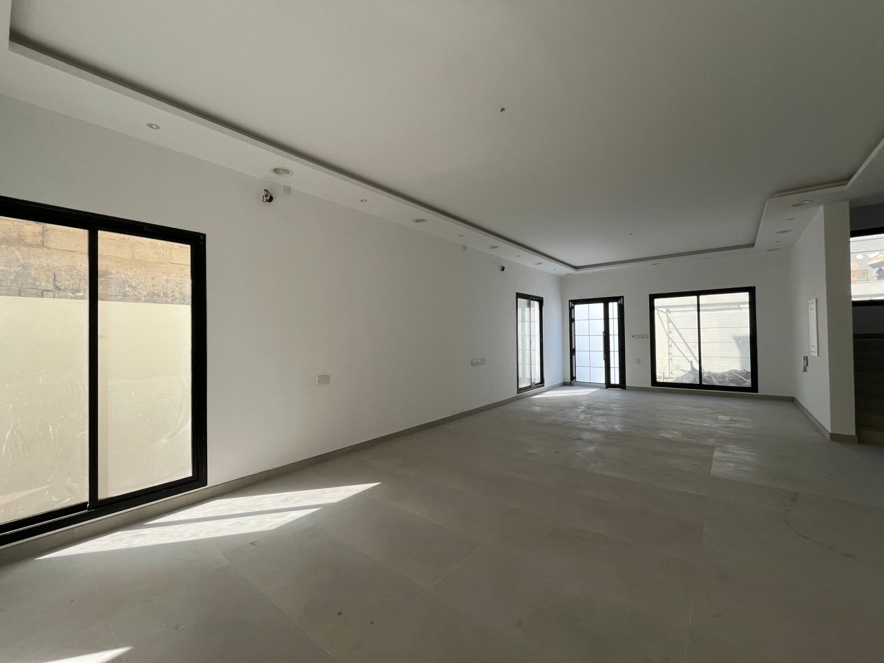 property 7572 image 3