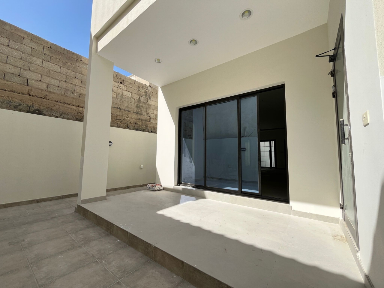 property 7572 image 0