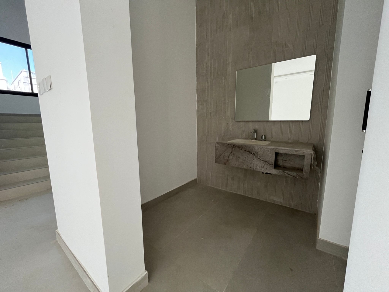 property 7572 image 6