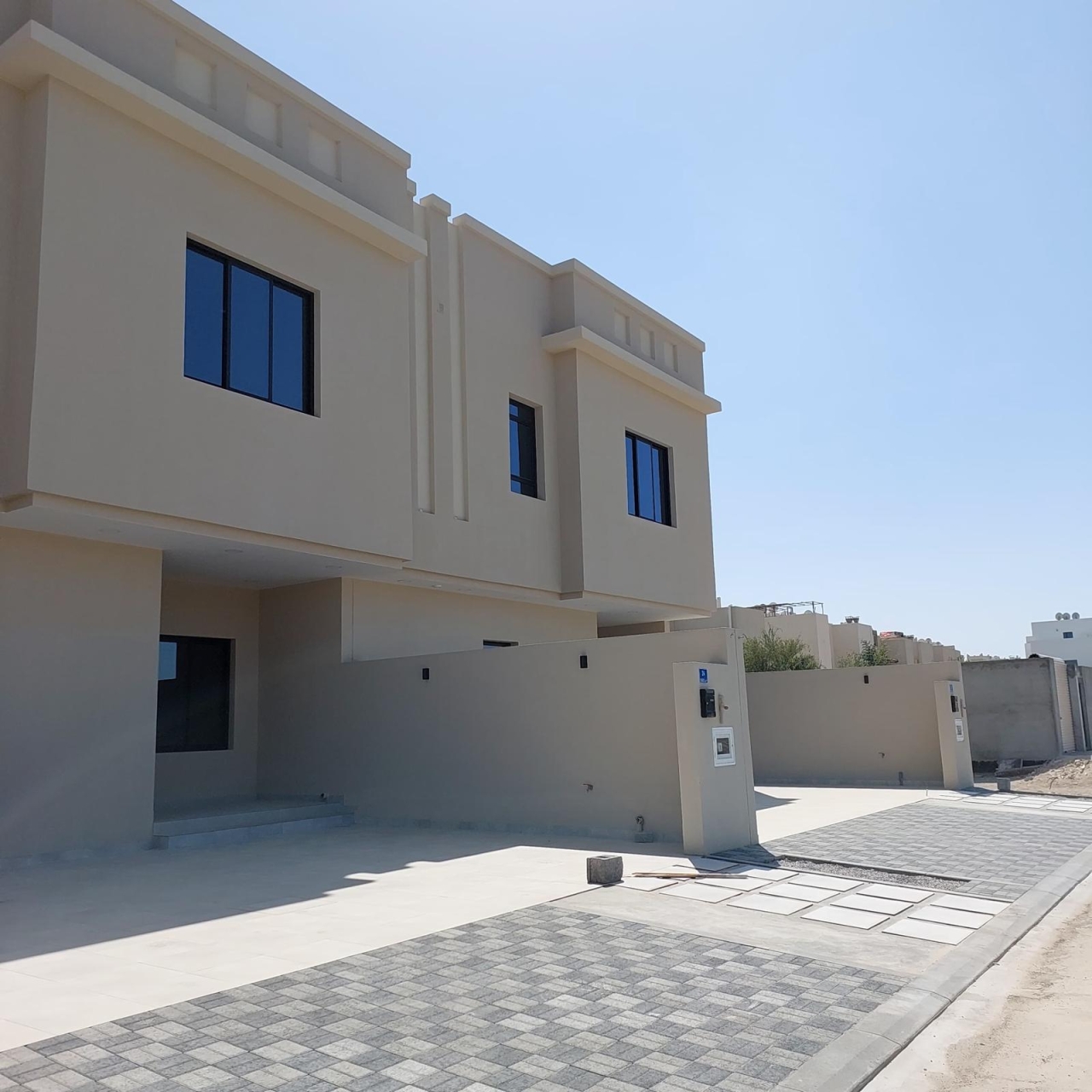 property 7613 image 0