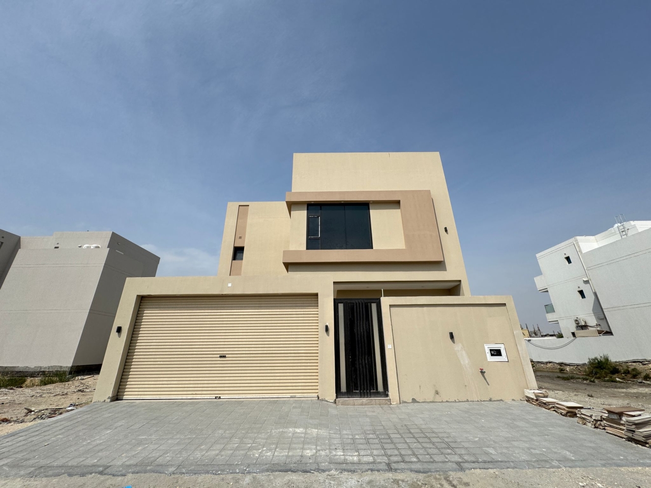 property 7614 image 0