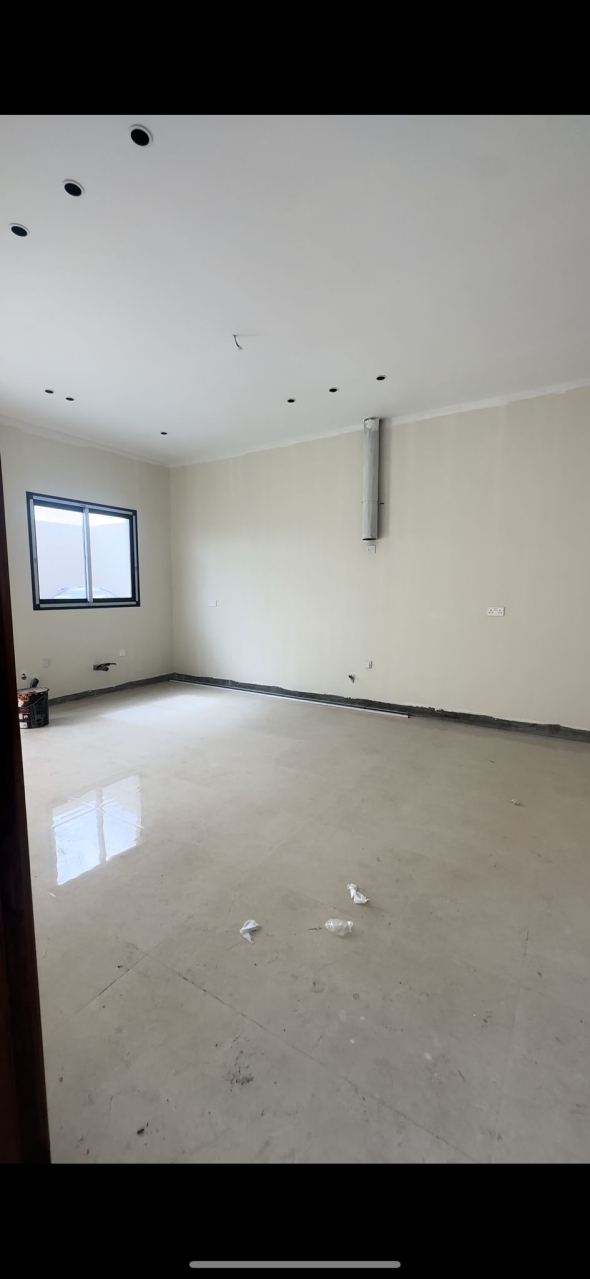 property 7635 image 0