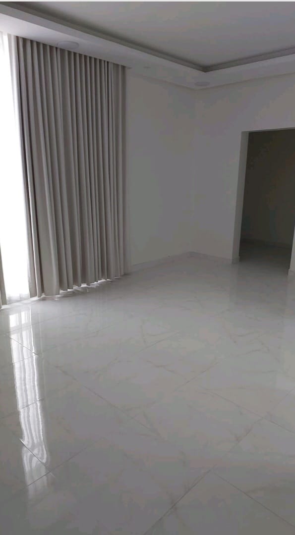 property 7712 image 1