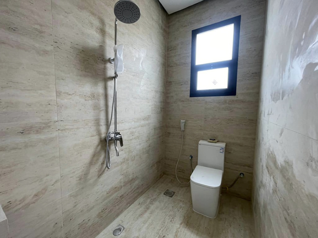 property 7728 image 3