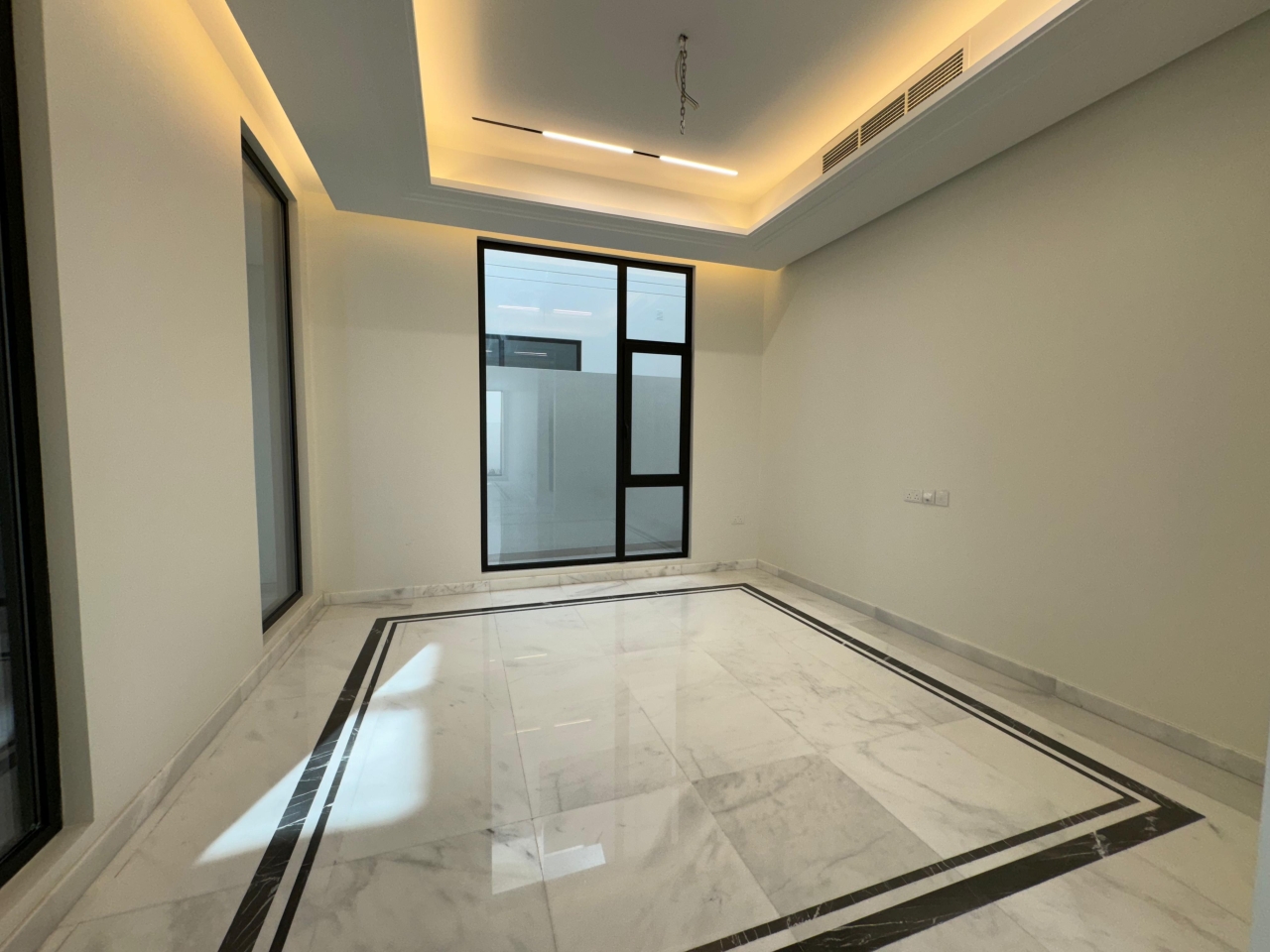 property 7782 image 3