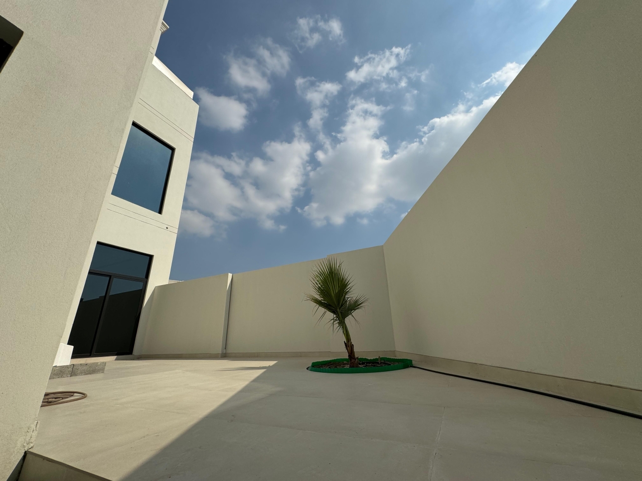 property 7782 image 0