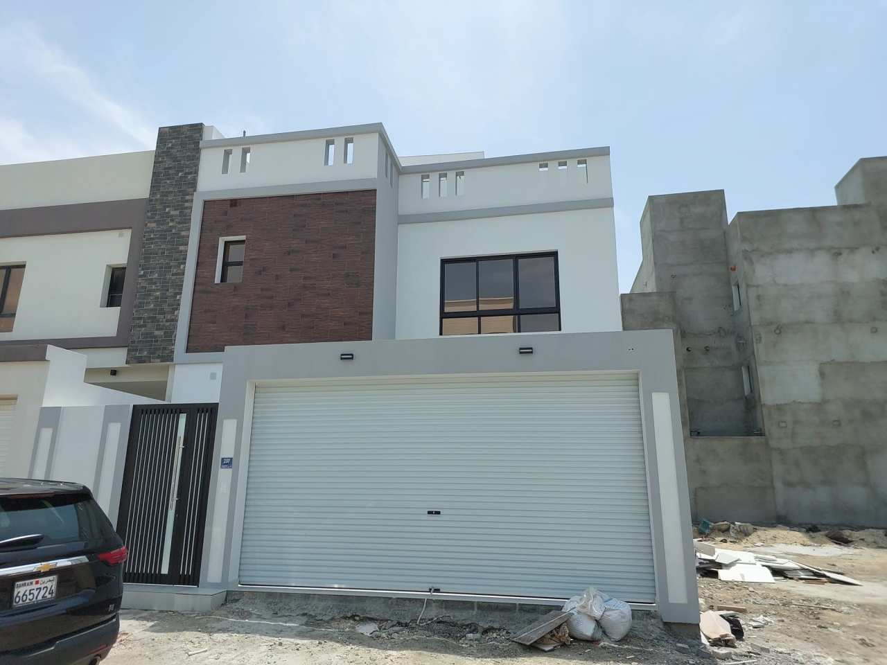 property 7813 image 0