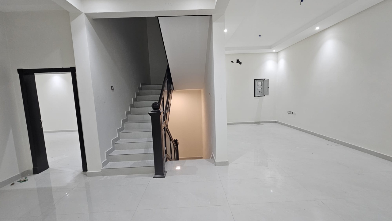 property 7816 image 4
