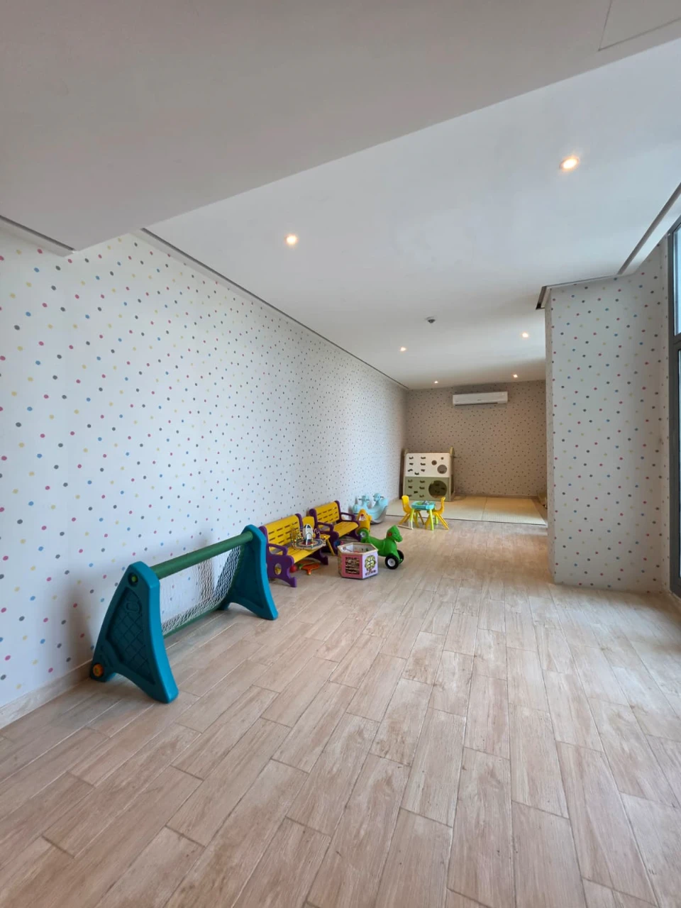 property 8185 image 0