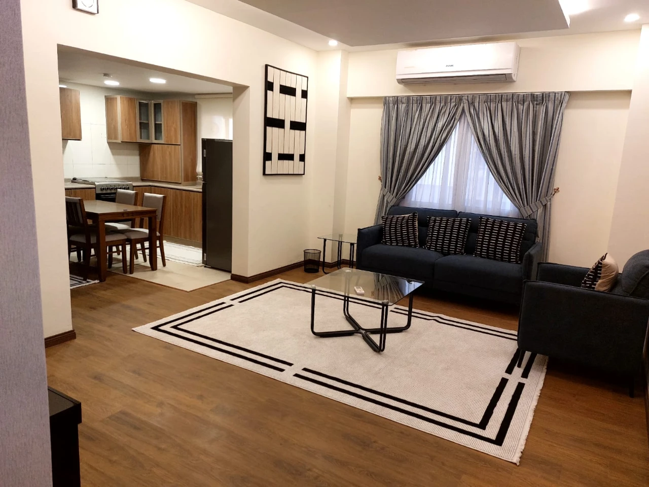 property 8270 image 0