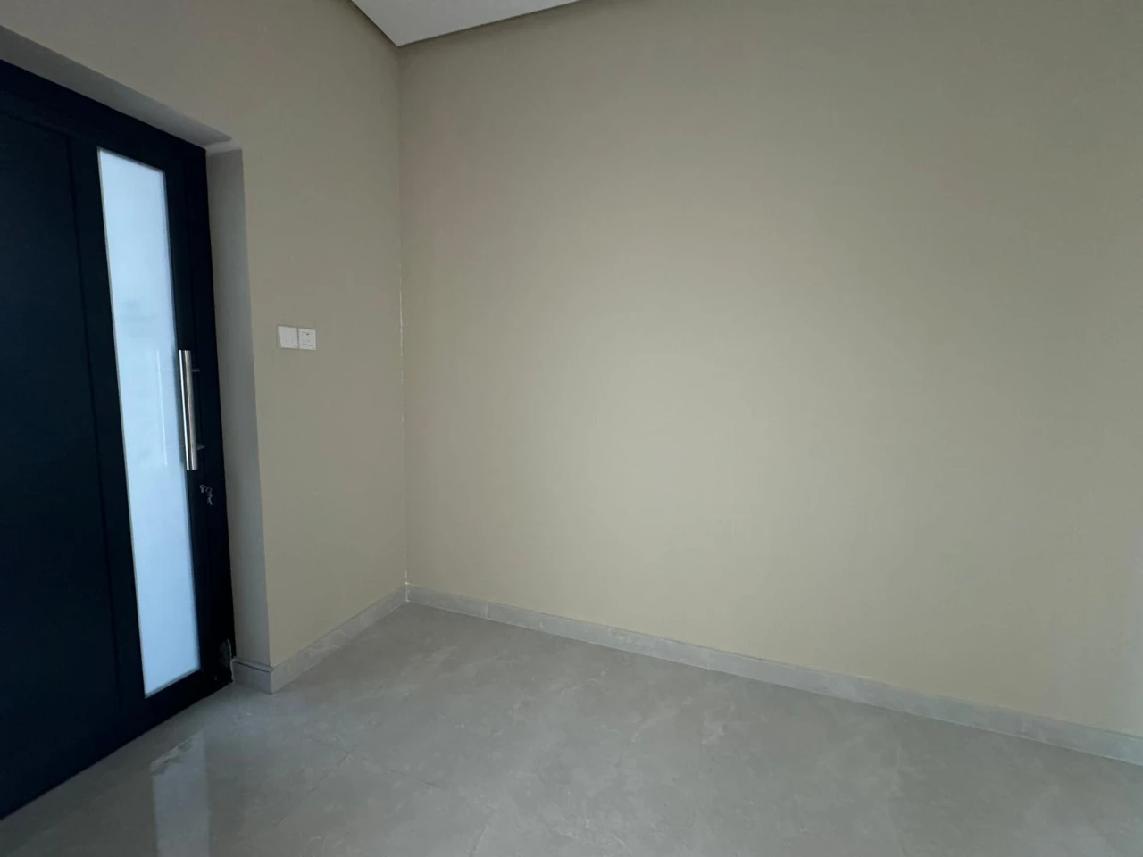 property 8303 image 0