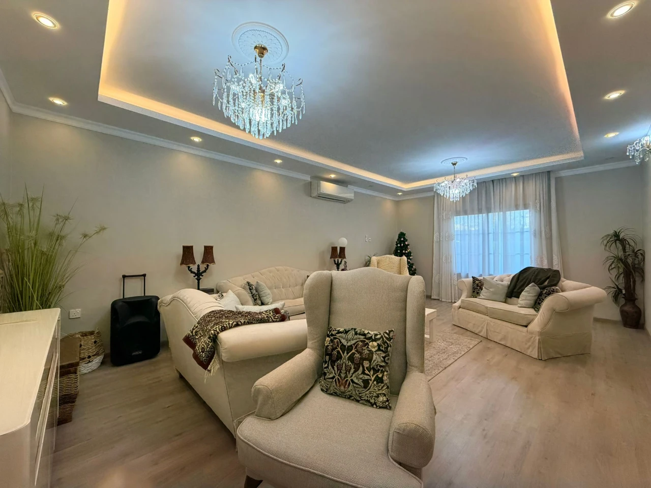property 8306 image 0