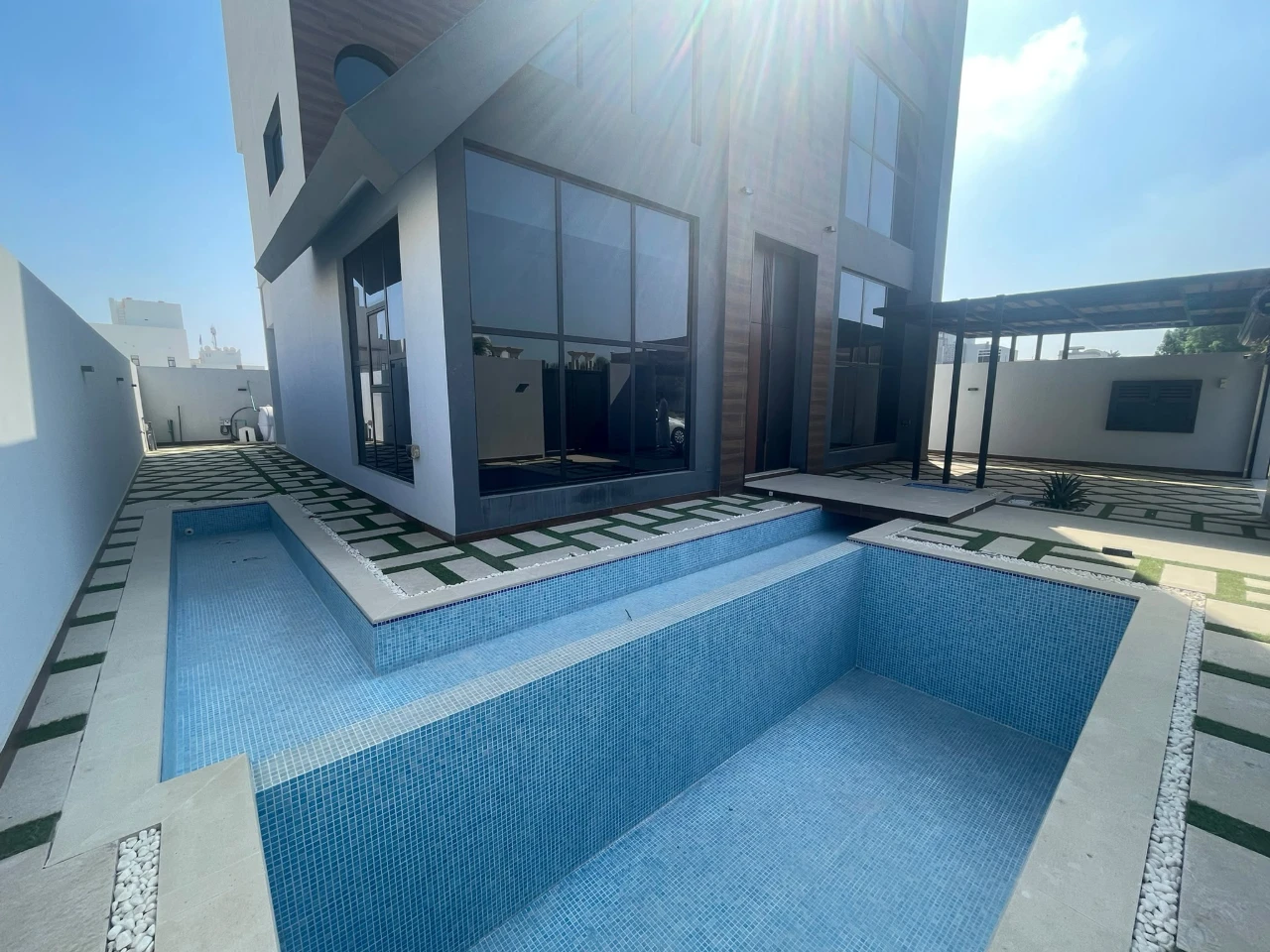 property 8335 image 0