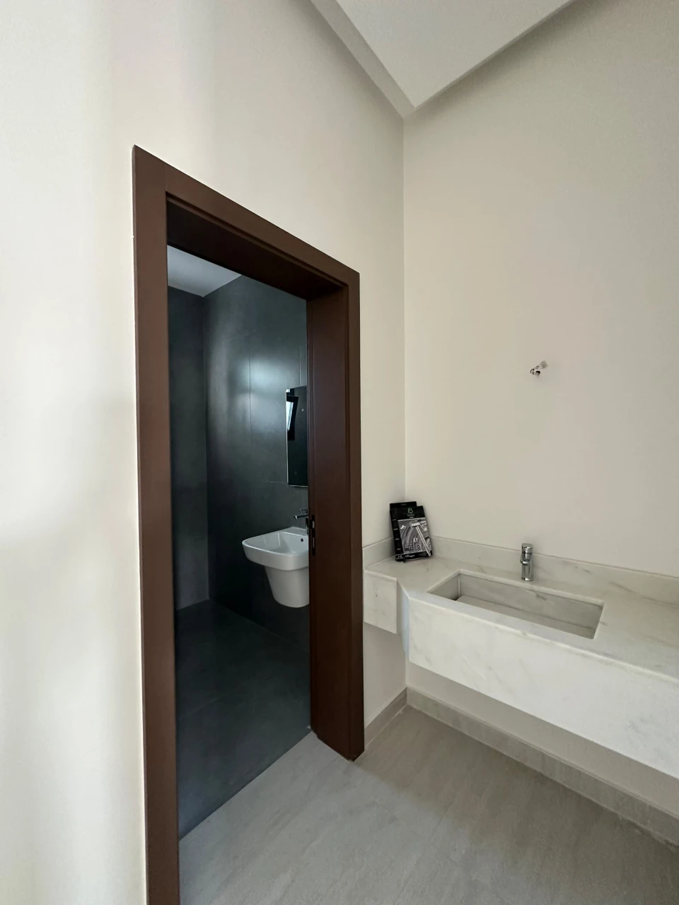 property 8339 image 0