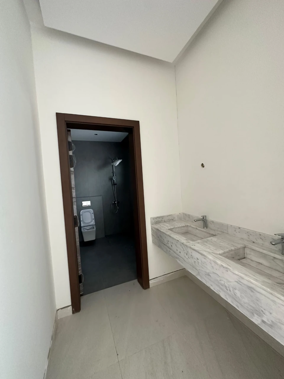 property 8340 image 1