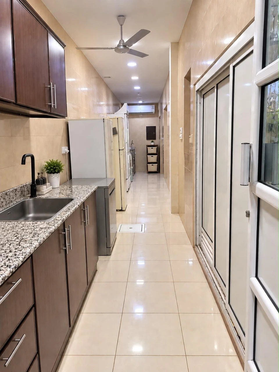 property 8352 image 0